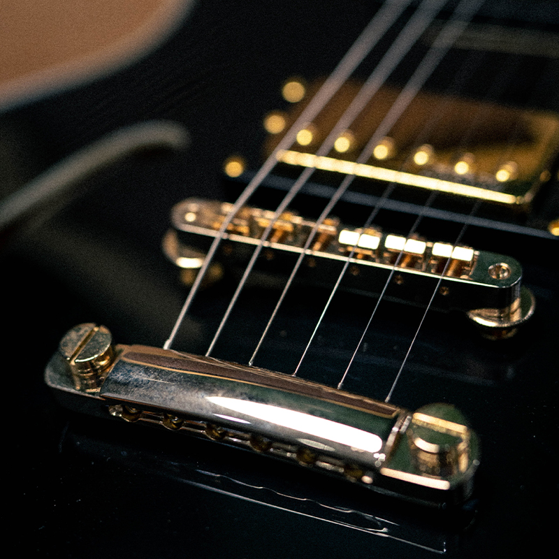 Vintage VSA500 ReIssued Semi Acoustic Guitar [Gloss Black]