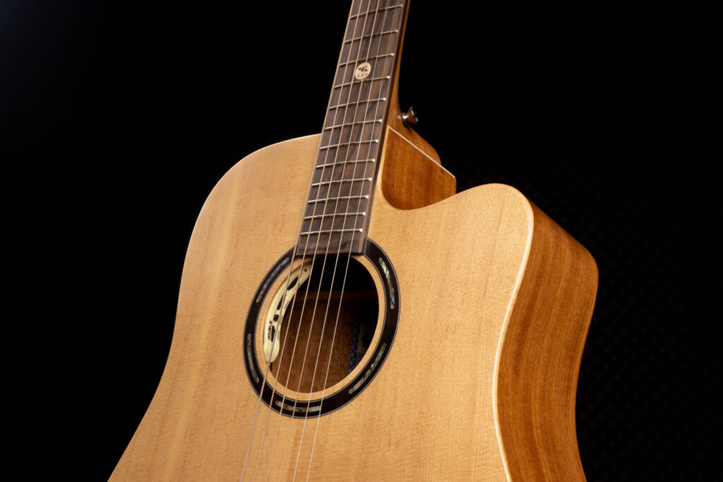 กีตาร์โปร่งไฟฟ้า Kazuki Soul Series DC-E