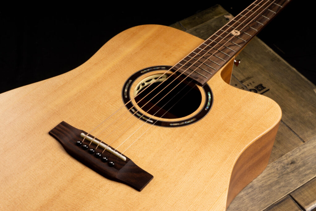 กีตาร์โปร่งไฟฟ้า Kazuki Soul Series DC-E