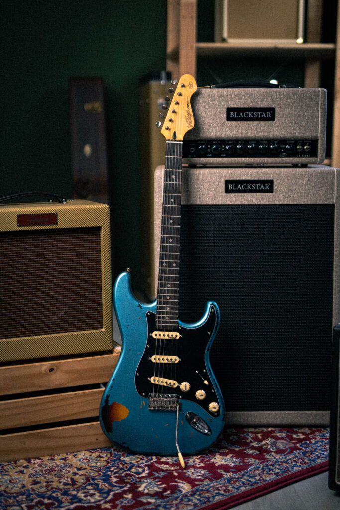 Vintage V6 ICON Series [Distressed Gun Hill Blue Over Sunburst]