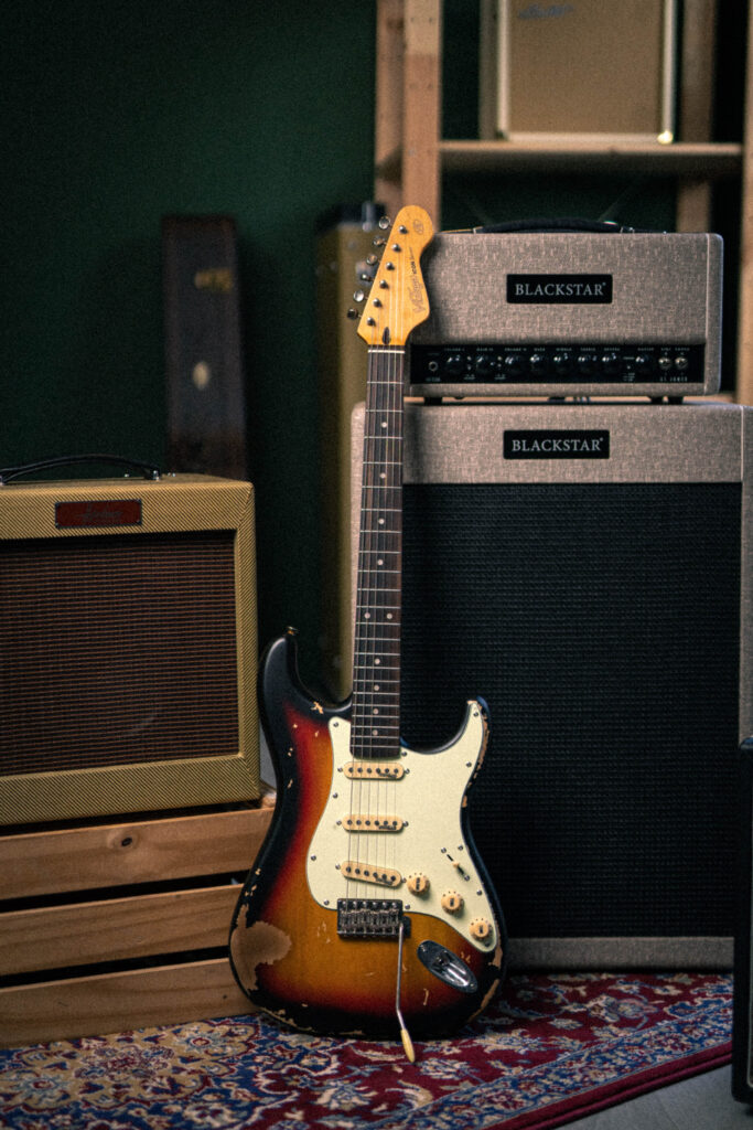 Vintage V6 ICON Series [Distressed Sunburst]