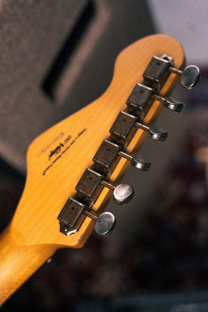 Vintage V6 ICON Series [Distressed White Over Sunburst]