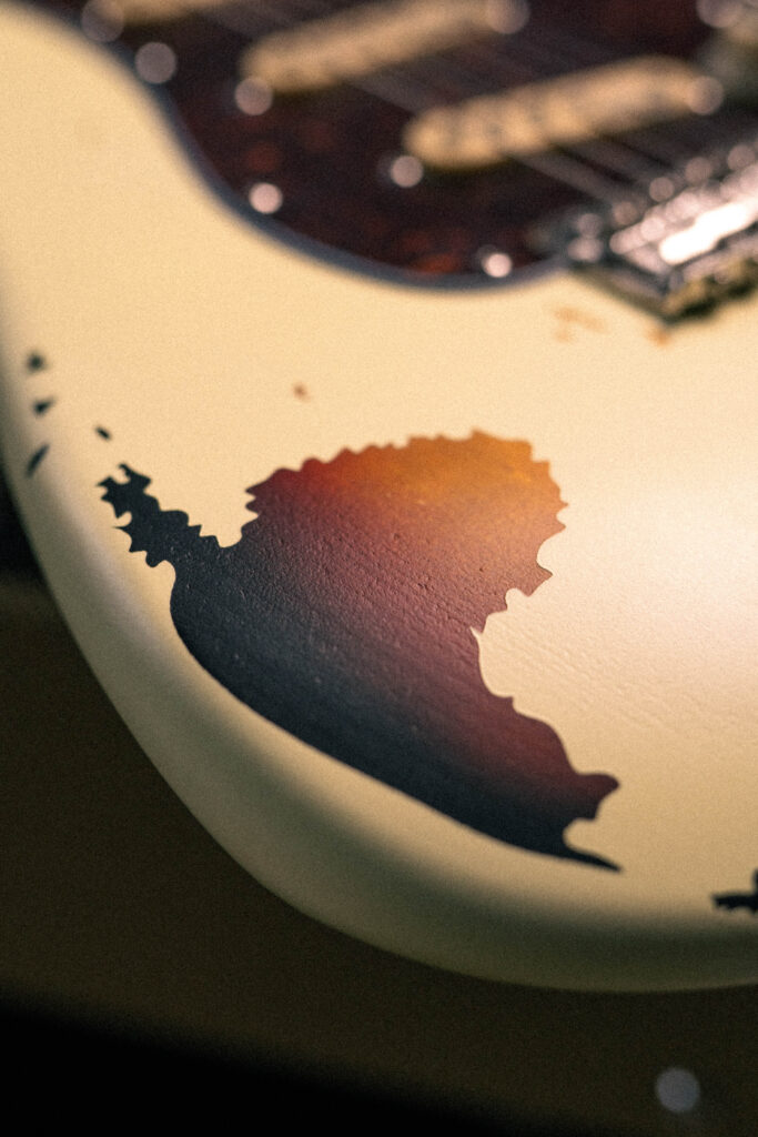 Vintage V6 ICON Series [Distressed White Over Sunburst]