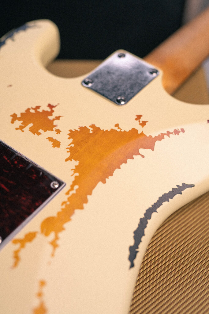 Vintage V6 ICON Series [Distressed White Over Sunburst]
