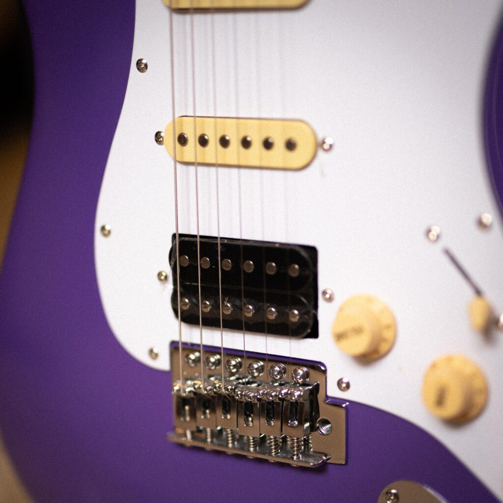Soloqueen Stratocaster HSS Maple FB Lilac Purple