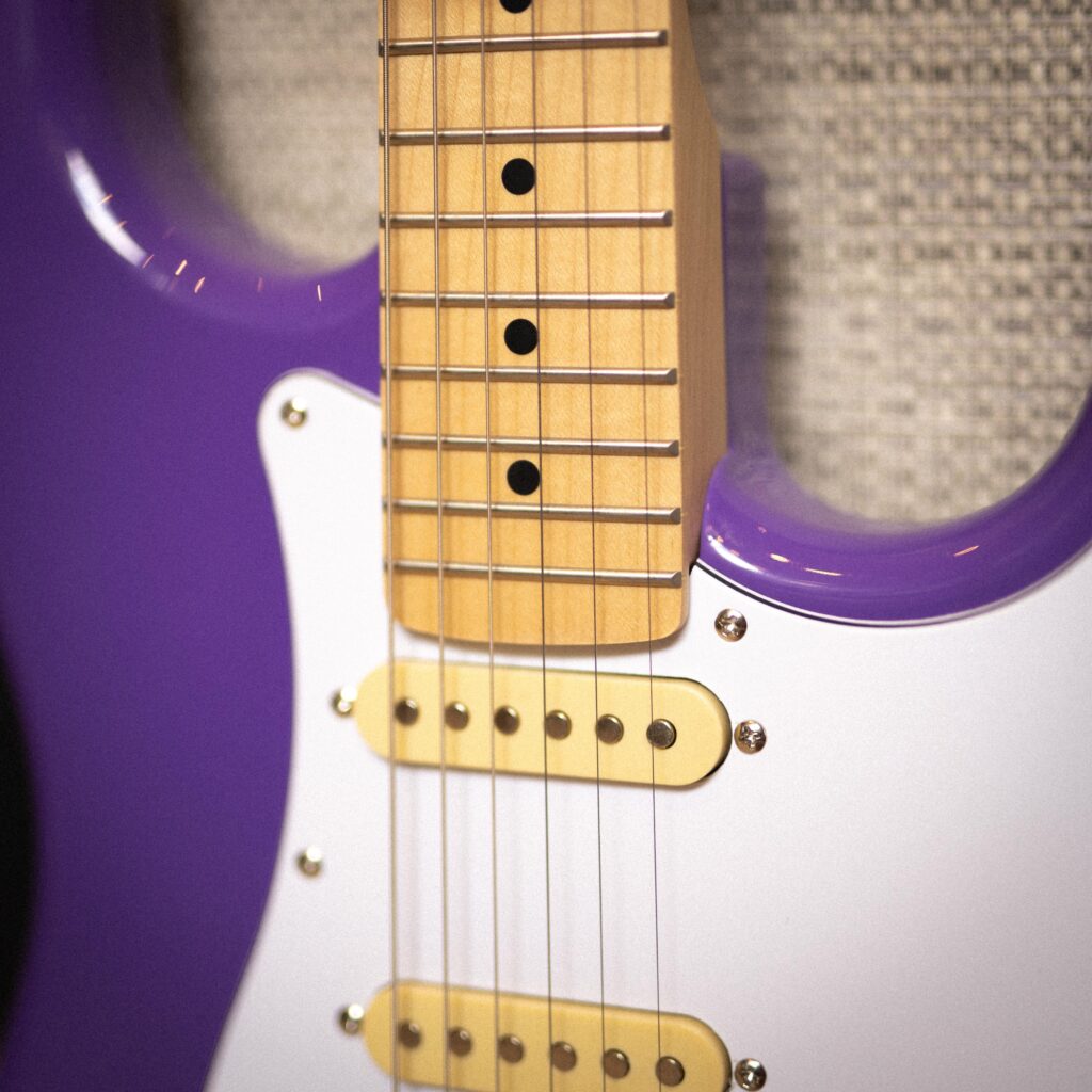 Soloqueen Stratocaster HSS Maple FB Lilac Purple