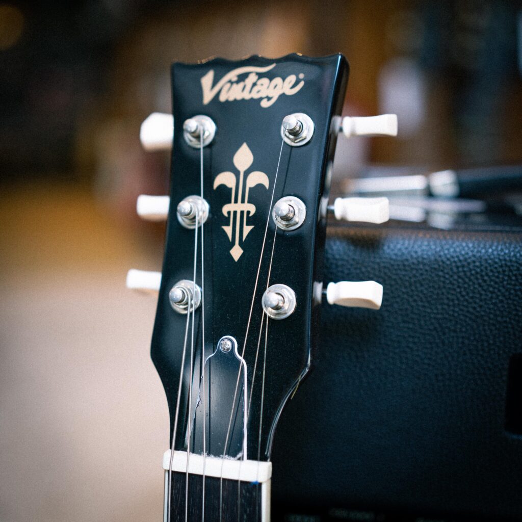 Vintage V100 Reissued Electric Guitar With Bigsby [Thru Black]