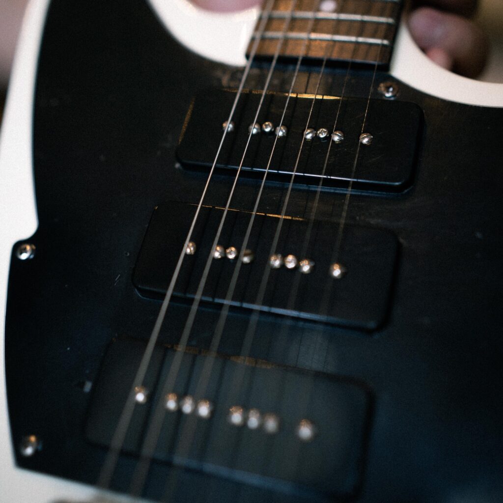 Fret King Black Label Esprit III, Vintage White