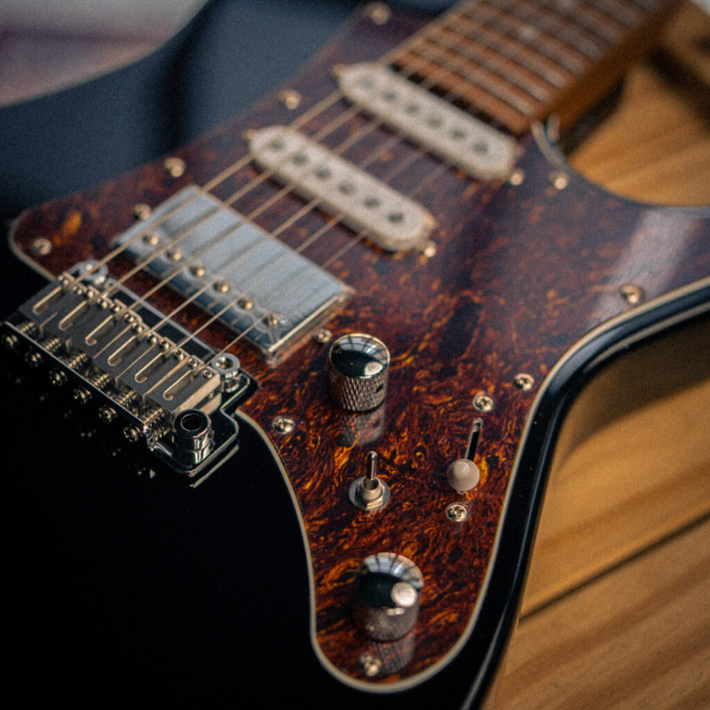 Corona Modern Plus SE Series Black