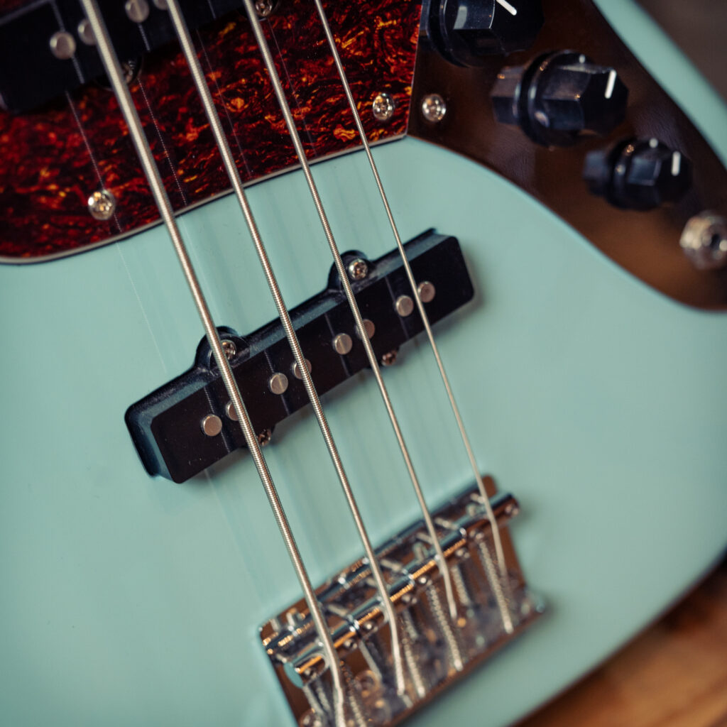 CORONA standard plus jazz bassTraditional Series Roasted Maple Fretboard&Neck(DAPHNE BLUE)