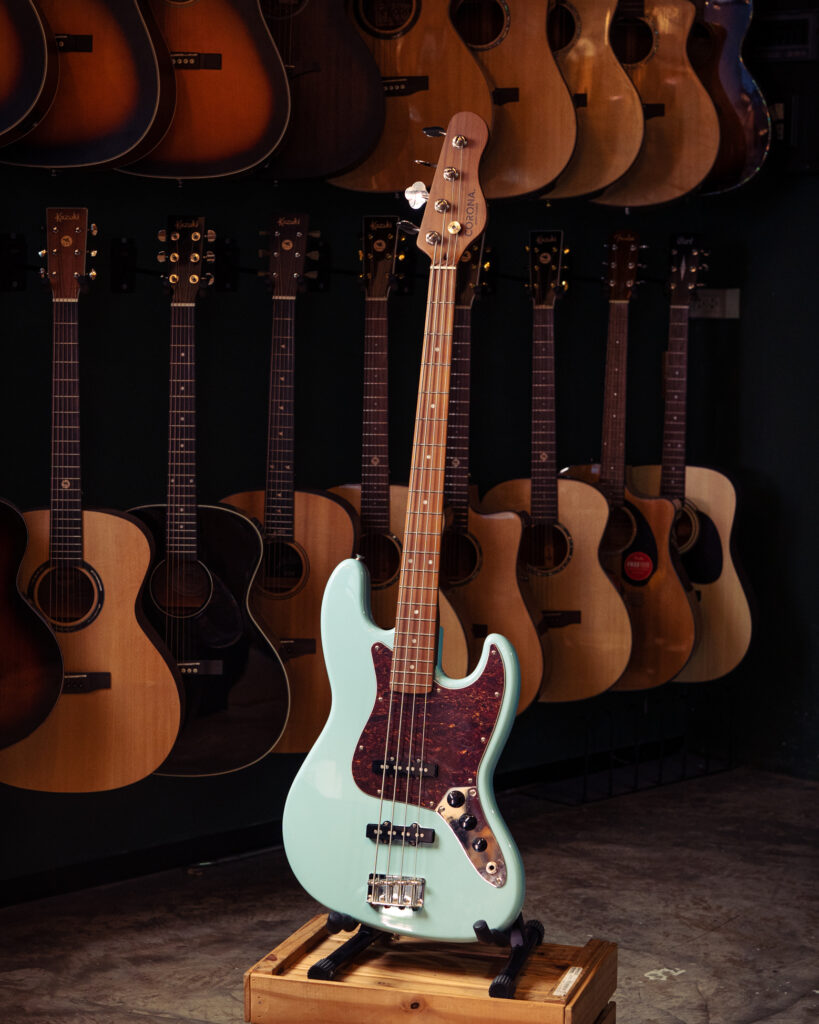 CORONA standard plus jazz bassTraditional Series Roasted Maple Fretboard&Neck(DAPHNE BLUE)
