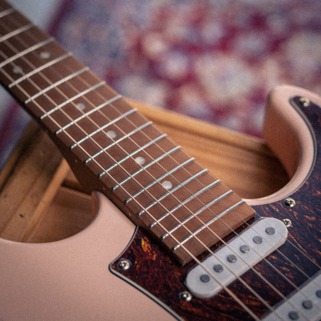 Corona Modern Plus SE Series Shell Pink