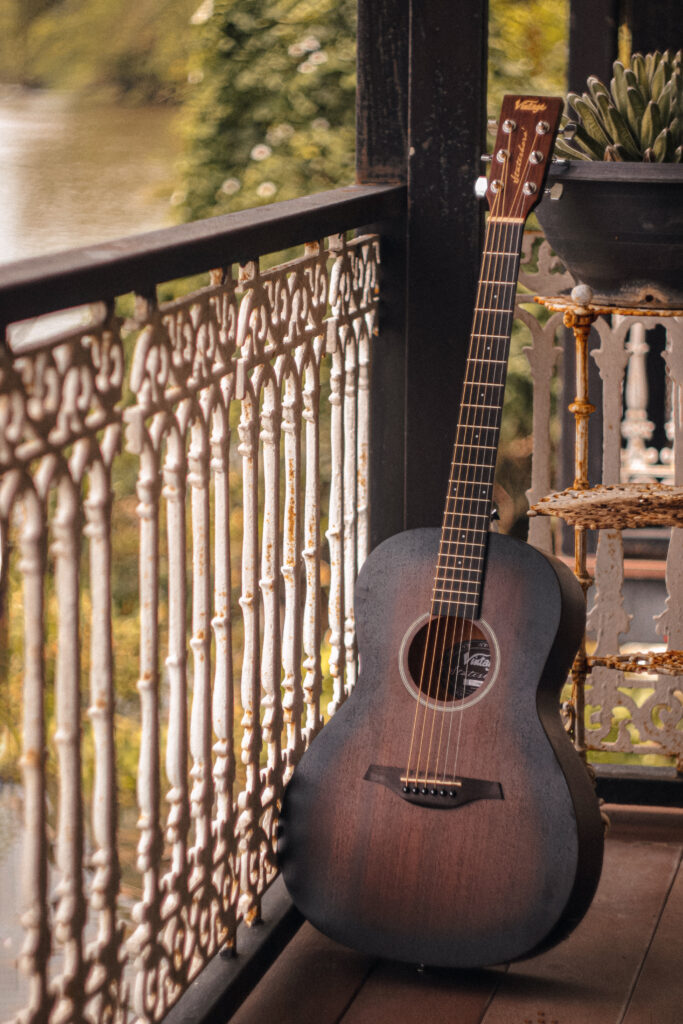 Vintage VE-880WK Statesboro Series [Parlour]