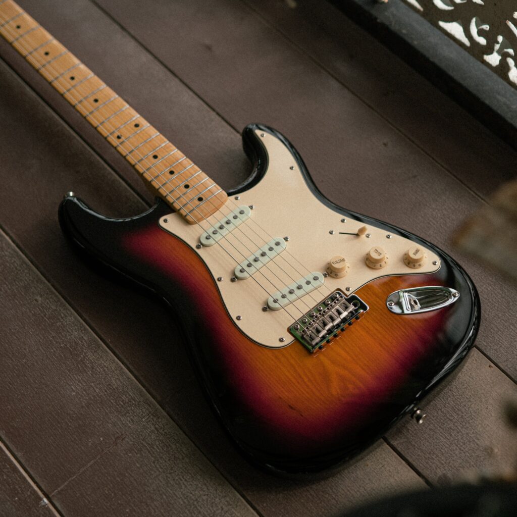 Agedman Continental 2 Tone Sunburst With Case