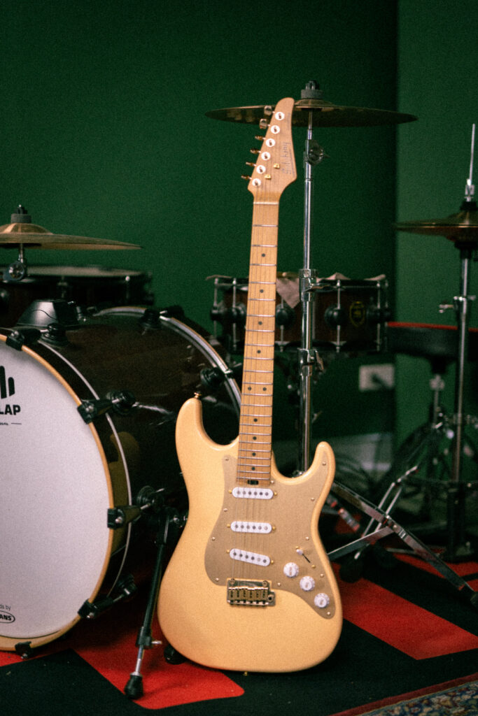 Soloking MS-1 Custom SSS [Vintage Yellow]