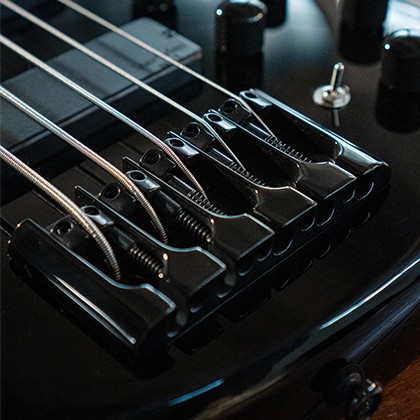 Cort C5 Deluxe เบสไฟฟ้า 5 สาย