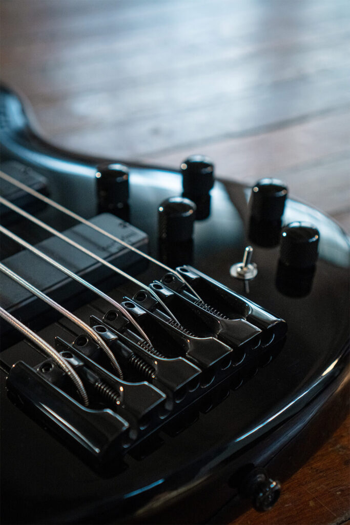 Cort C5 Deluxe เบสไฟฟ้า 5 สาย